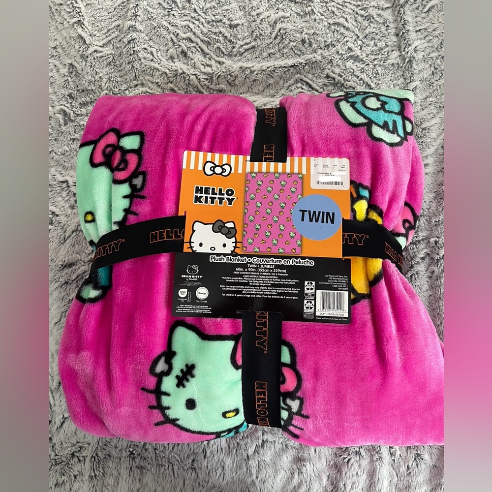 NEW Hello Kitty TWIN Frankie Blanket